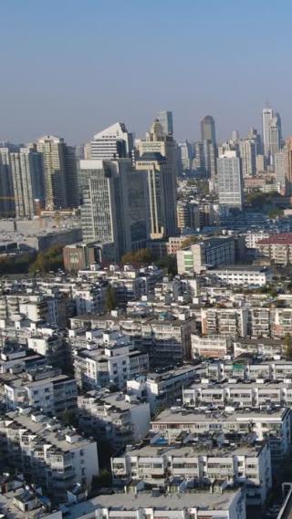 南京城市高楼建设竖屏航拍