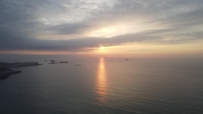 大海日出彩霞海上日出航拍