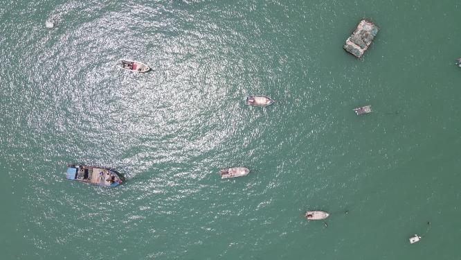 大海海浪渔船航拍