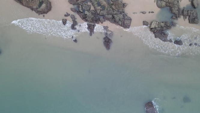 大海海浪沙滩礁石岛屿航拍