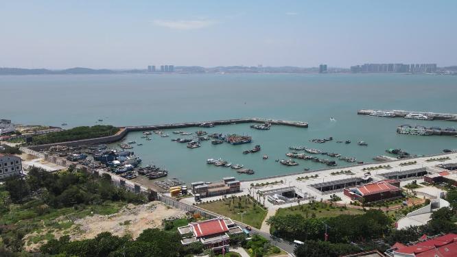 大海海洋渔船码头沙滩礁石航拍