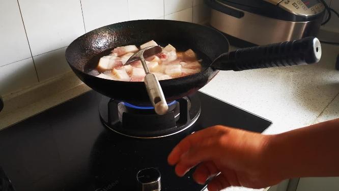 烹饪美食猪肉油炸实拍