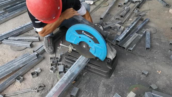 电焊工人施工实拍