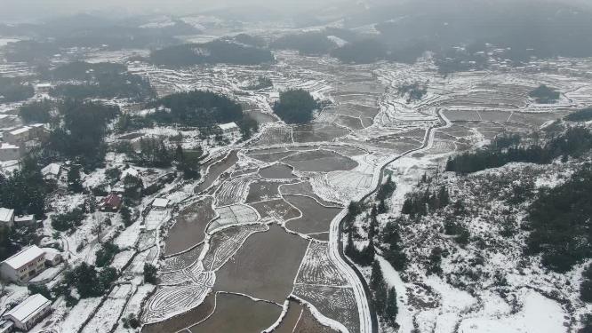 航拍冬天山区农田雪景