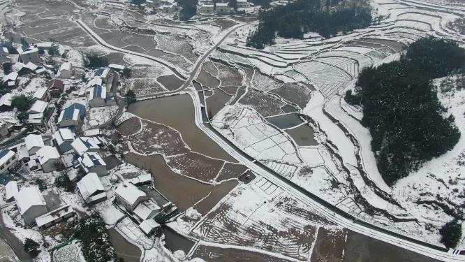 航拍冬天山区农田雪景