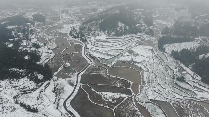 航拍冬天山区农田雪景