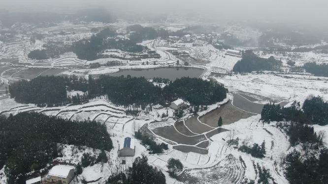 航拍冬天山区农田雪景