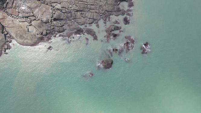 大海海浪沙滩礁石岛屿航拍