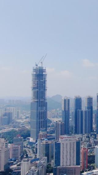 贵阳城市蓝天白云竖屏航拍