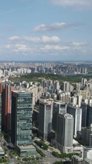 城市航拍广西南宁城市天际线竖屏