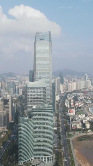 城市航拍青岛海天中心海岸线竖屏