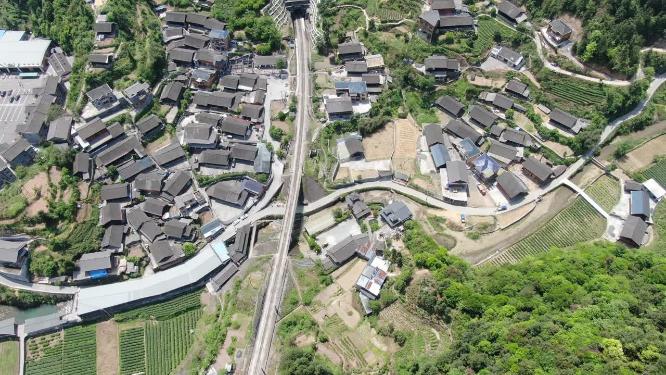 湖南湘西大山中的村落航拍