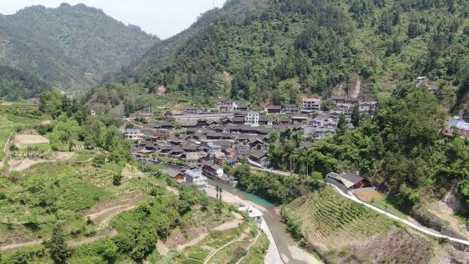 湖南湘西大山中的村落航拍