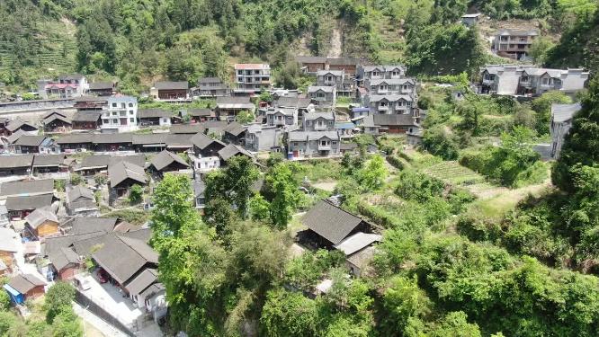 湖南湘西大山中的村落航拍