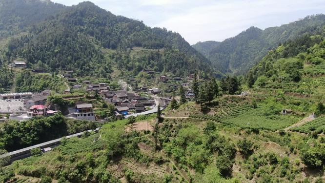 湖南湘西大山中的村落航拍