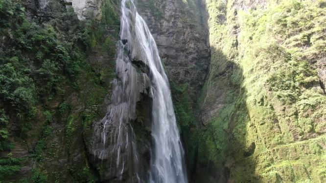 自然风光大山深处悬崖瀑布流水航拍