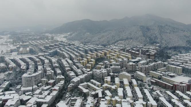 航拍城市住宅小区冬天雪景