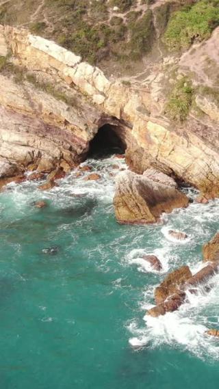 大海海浪沙滩礁石航拍