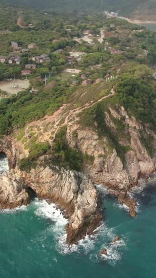 大海海浪沙滩礁石航拍