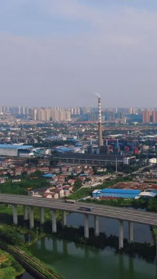 城市工业生产工厂竖屏航拍