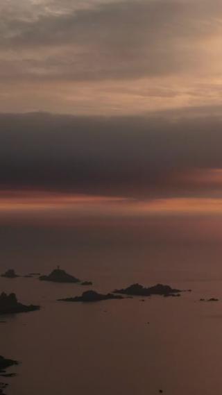 大海海上日出彩霞竖屏航拍