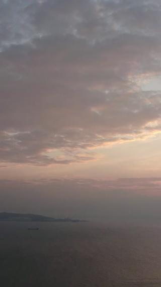大海海上日出彩霞竖屏航拍
