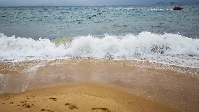 大海海浪沙滩浪花实拍