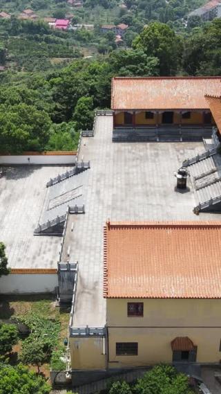 湖南岳阳圣安寺竖屏航拍