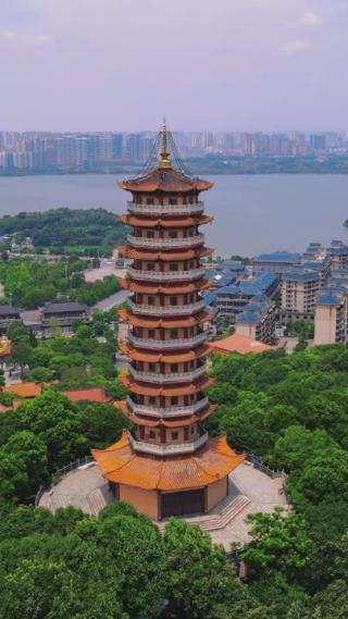湖南岳阳圣安寺竖屏航拍