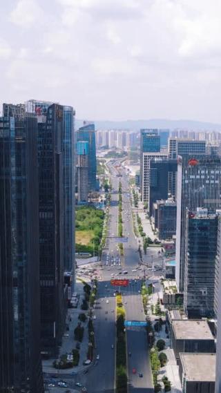 贵州贵阳城市交通竖屏航拍