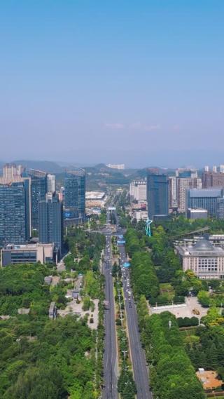 贵州贵阳城市交通竖屏航拍