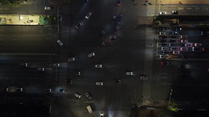 俯拍城市大道交通车辆行驶