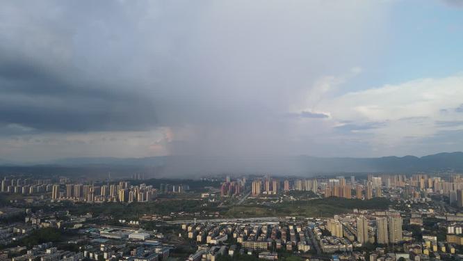 城市局部暴雨来临航拍