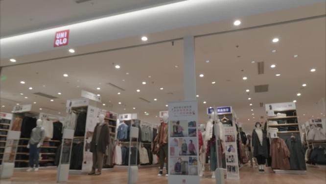 优衣库商场品牌服装实体店延时摄影