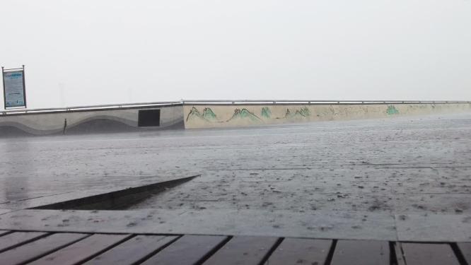 杭州钱塘江下暴雨空镜头