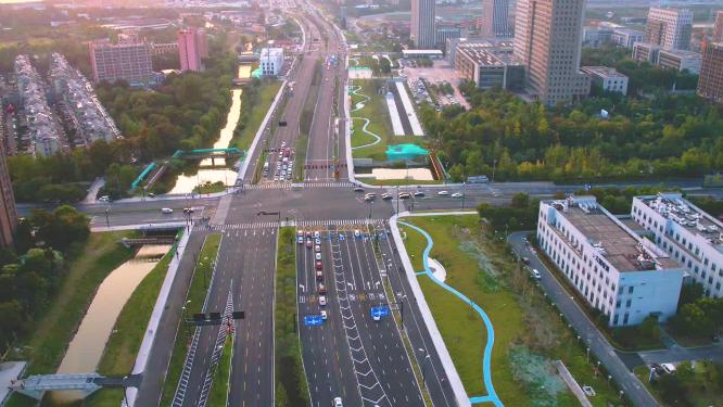 傍晚杭州钱塘新区下沙路汽车车流延时风景视频素材