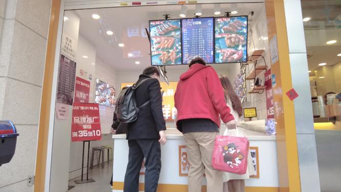 卤菜店铺大门口延时摄影