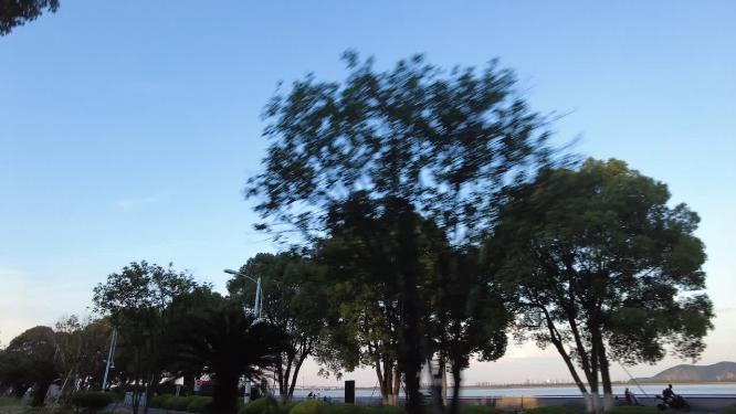 旅行途中车外掠过的风光风景