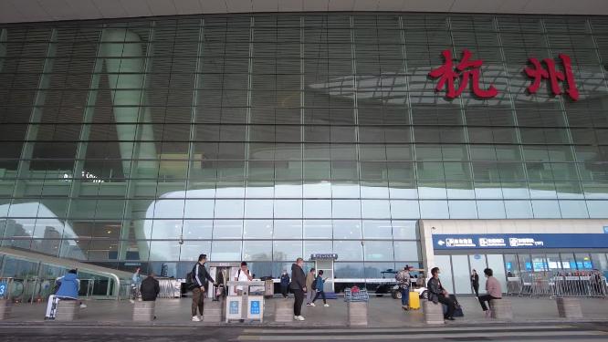 杭州火车东站大门口推进镜头