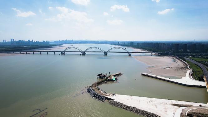 杭州钱塘江九堡大桥江边江景江面风景特写航拍
