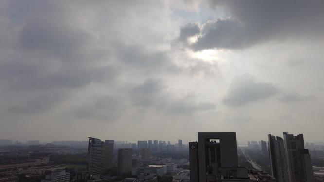 清晨的太阳阳光白云云朵风景延时摄影