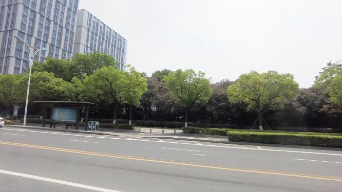 马路汽车公交车车辆车流