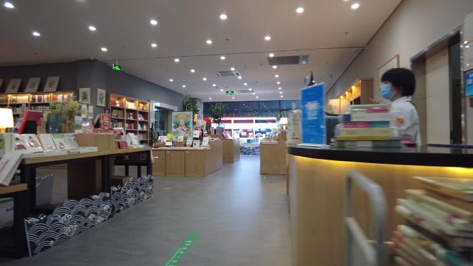 书店图书展示空镜头
