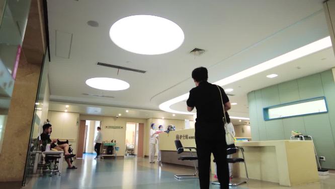 医院医护人员护士站接待看病病人人流延时摄影