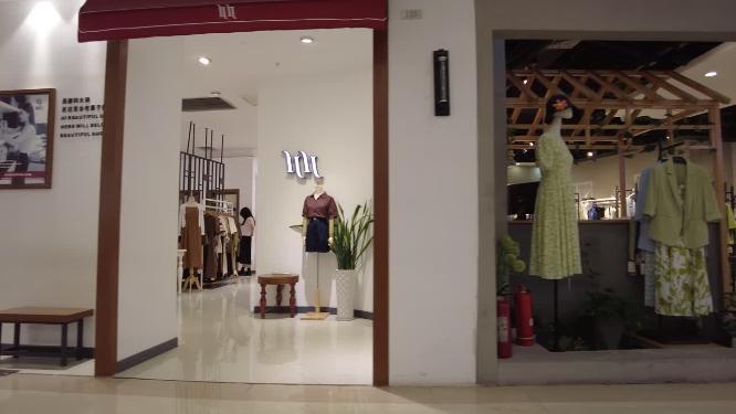 商场服装女装店铺