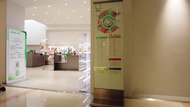 商场服装女装店面空镜头