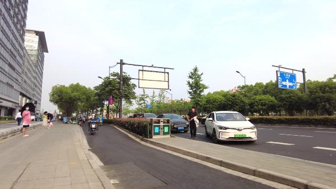 城市傍晚下班车流人流