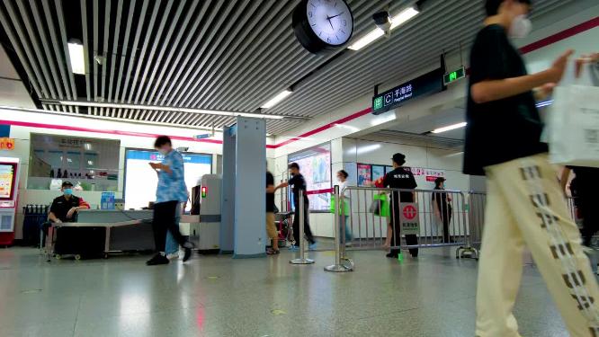 城市地铁安检入口人流延时摄影