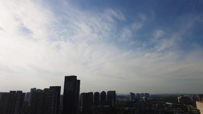 城市蓝天白云云朵延时摄影自然风景视频素材