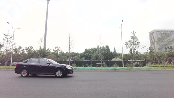 城市郊区马路车辆车流运镜空镜头